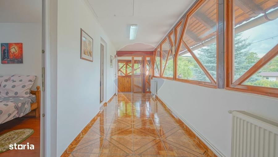 Casă cu 4 camere în Purcăreni