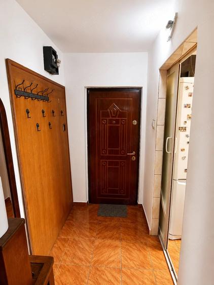Apartament cu 3 camere semidecomandat în Bularga