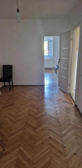 Apartament cu 3 camere semidecomandat în