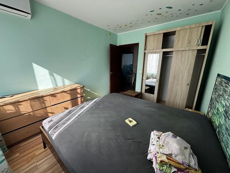 Apartament cu 3 camere semidecomandat în Obor