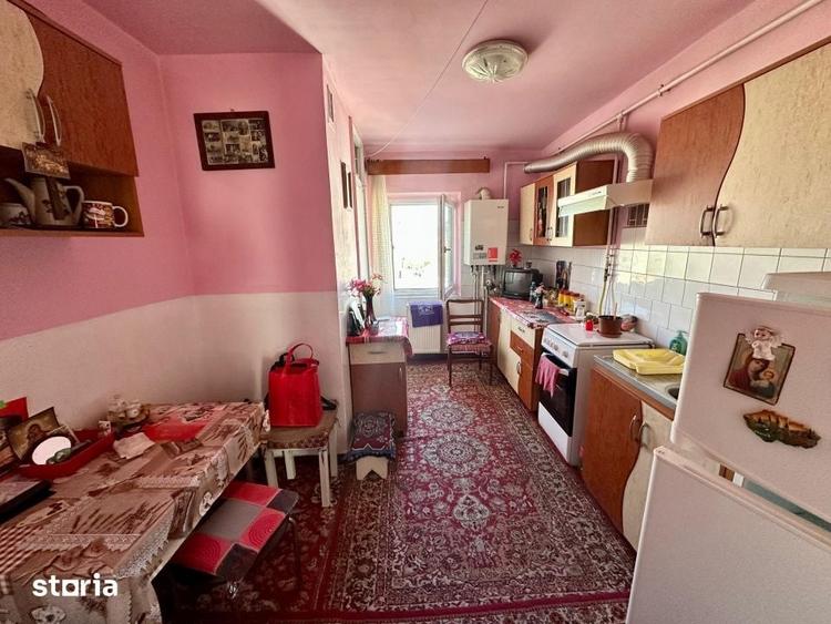 Apartament cu 4 camere decomandat în Central