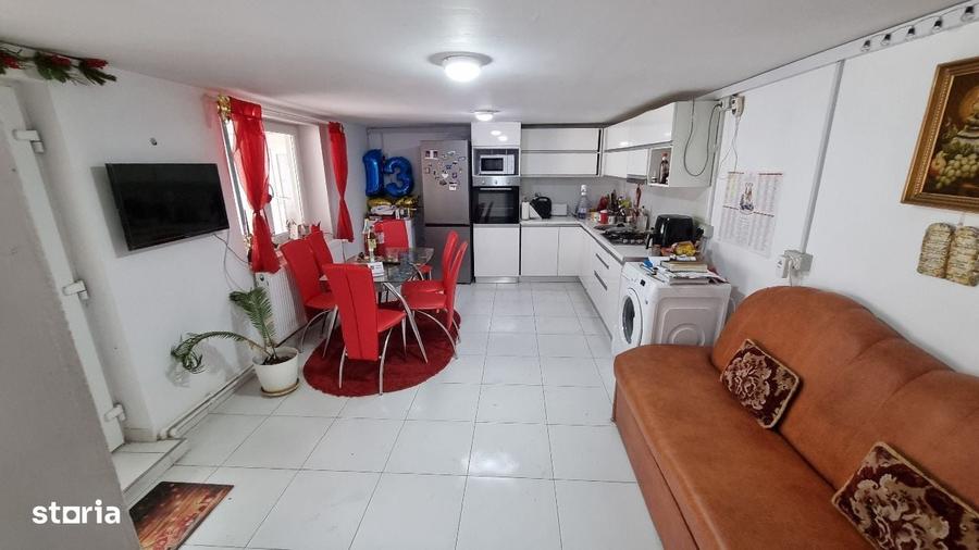 Casă cu 4 camere în Central