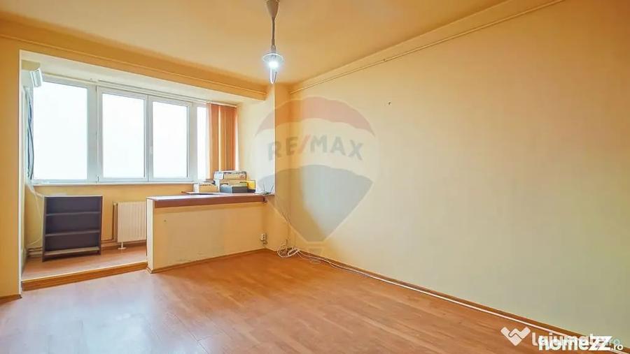 Apartament cu 3 camere decomandat în Astra
