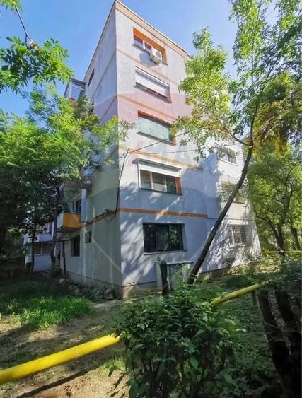 Apartament cu 2 camere semidecomandat în Podul de Piatră