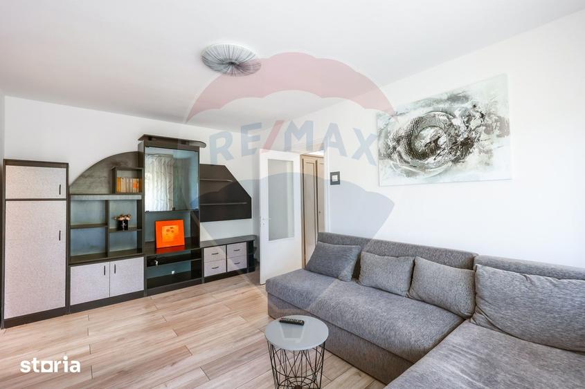 Apartament cu 2 camere semidecomandat, mobilat în Decebal
