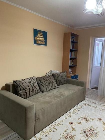 Apartament cu 2 camere decomandat în Casa de Cultură