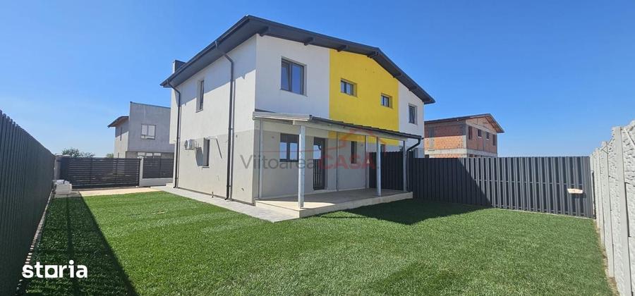 Casă cu 4 camere cu Teren 350 Mp în Sintești
