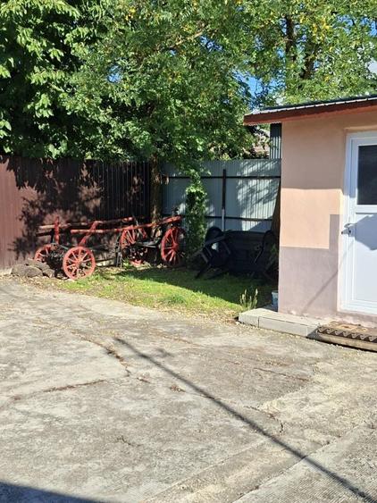 Apartament cu 4 camere decomandat în Gioseni