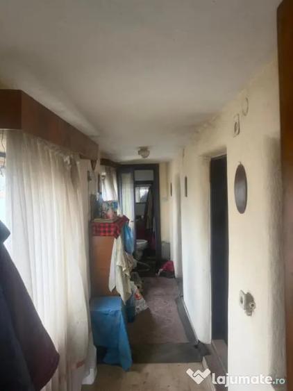 Casă cu 2 camere cu Teren 1000 Mp în Central