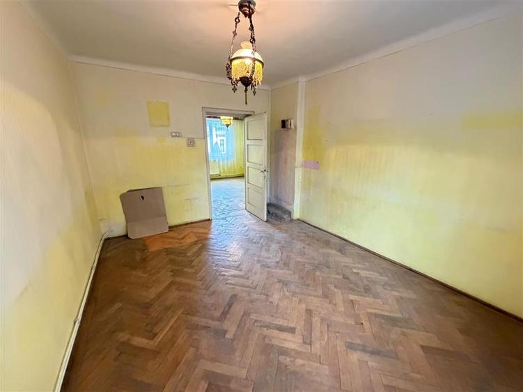 Apartament cu 2 camere nedecomandat în Energiei