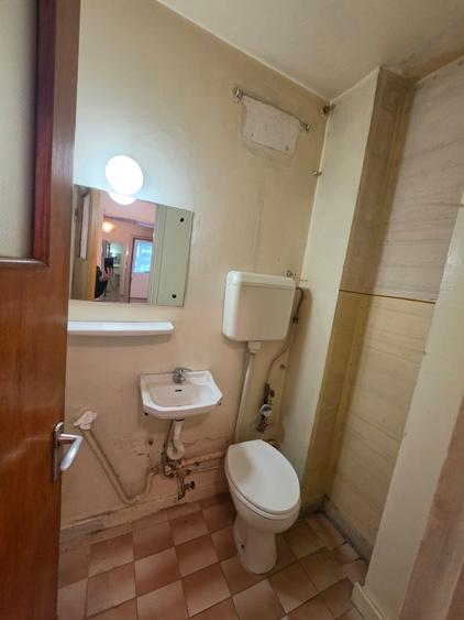 Apartament cu 4 camere semidecomandat în Titan