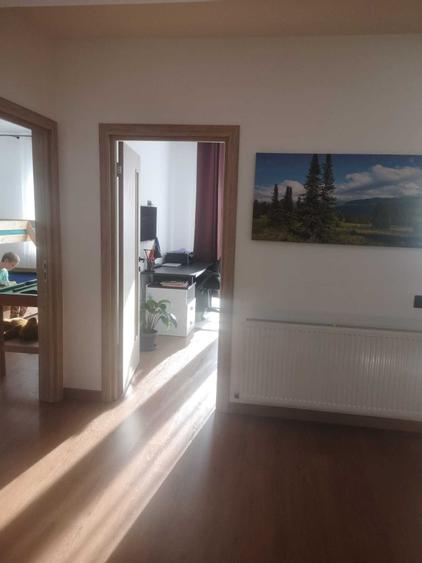 Apartament cu 3 camere semidecomandat în Florești