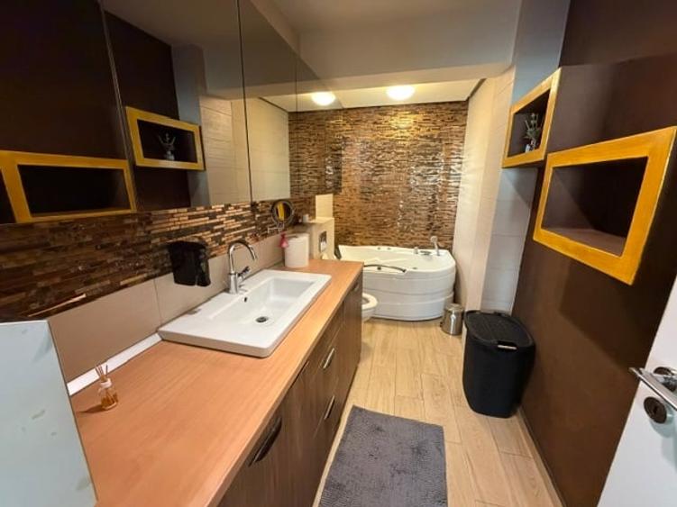 Apartament cu 3 camere semidecomandat în Nerva Traian