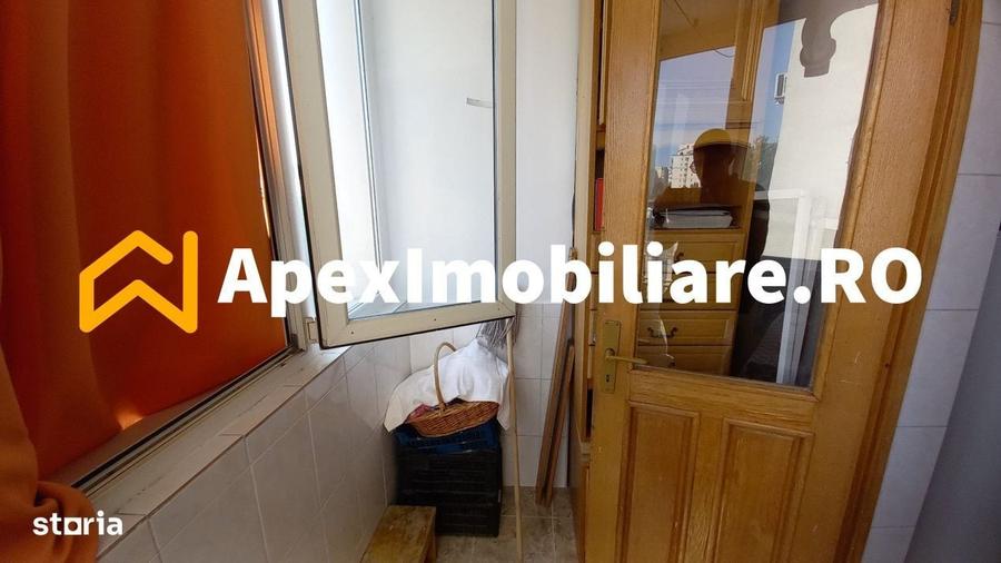 Apartament cu 3 camere semidecomandat în Iancului