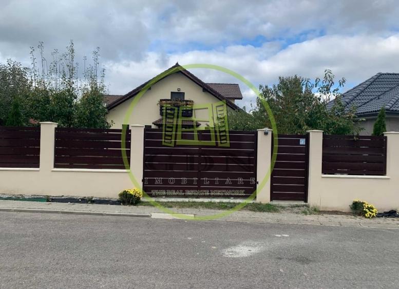 Casă individuală cu 5 camere cu Canalizare în Șura Mică