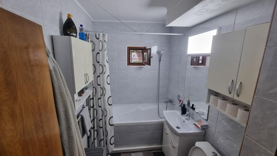 Apartament cu 4 camere decomandat în Nicolina