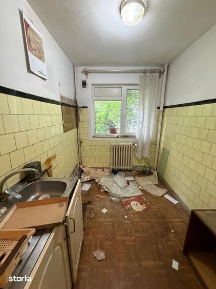 Apartament cu 3 camere semidecomandat în Dristor