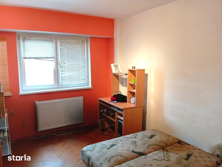 Apartament cu 4 camere decomandat în Micălaca