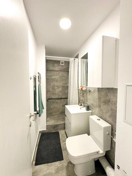 Apartament cu 2 camere semidecomandat în Eroii Revoluției