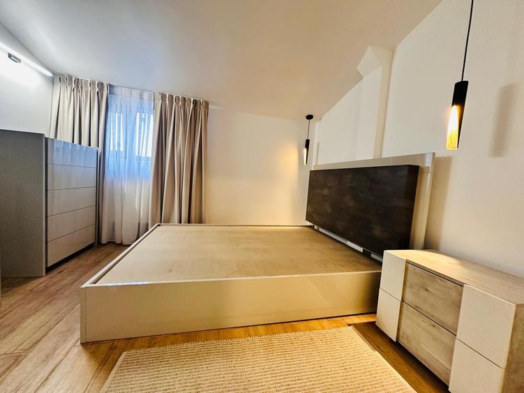 Apartament cu 3 camere semidecomandat în Străulești