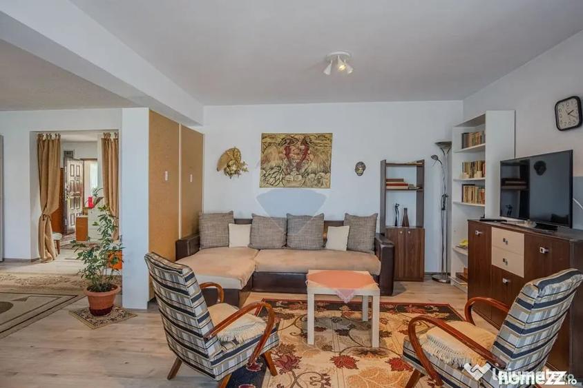Casă cu 7 camere cu Teren 953 Mp în Colonia 1 Mai