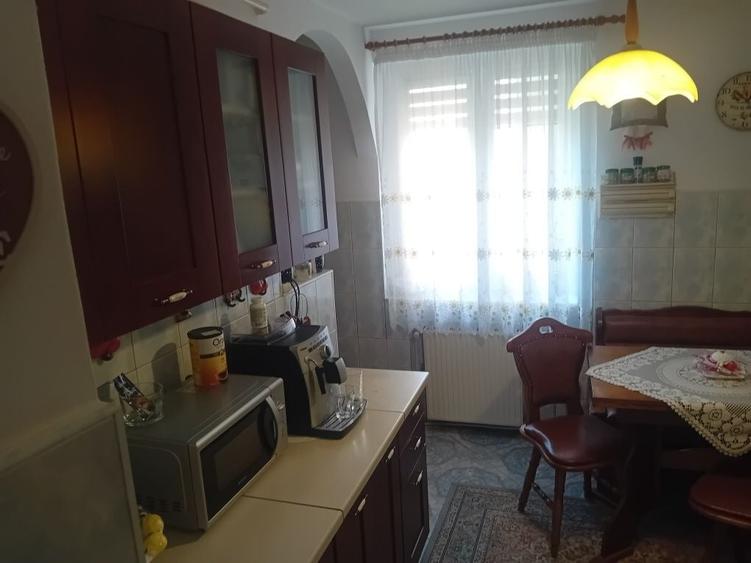 Apartament cu 4 camere decomandat în Calea Romanului
