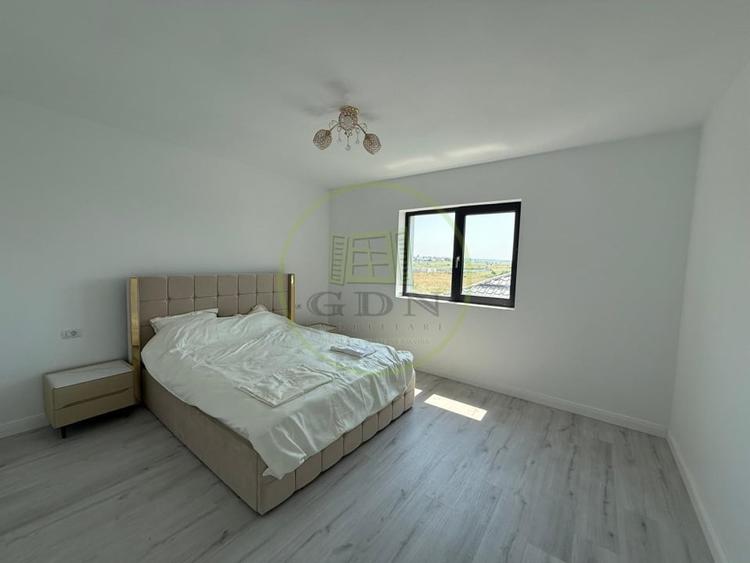 Casă individuală cu 6 camere cu Canalizare în Preajba