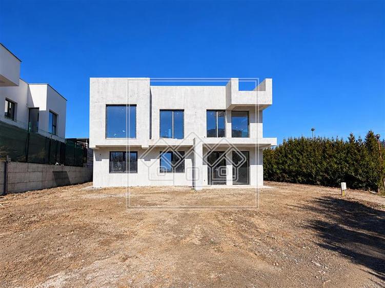 Casă individuală cu 5 camere cu Piscina în Cisnădioara