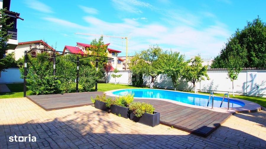 Casă cu 8 camere cu Teren 1000 Mp în Central