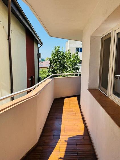 Apartament cu 3 camere, mobilat în Calea Călărașilor
