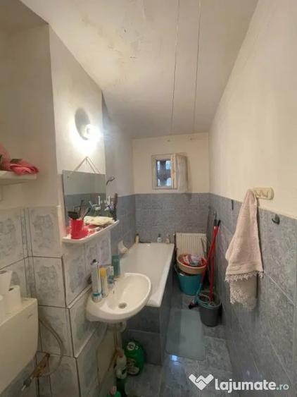 Apartament cu 2 camere semidecomandat, mobilat în Hotvon