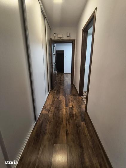 Apartament cu 4 camere semidecomandat în Tomis Nord