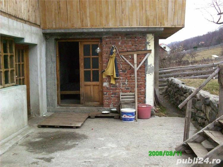 Casă cu 3 camere cu Teren 2500 Mp în Sălătrucu