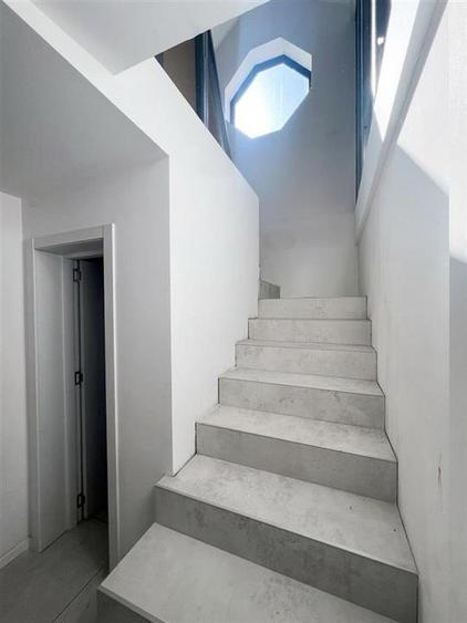 Casă cu 5 camere cu Teren 492 Mp în Cihei