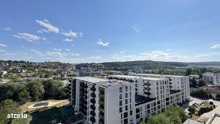 Apartament cu 3 camere semidecomandat în Sud