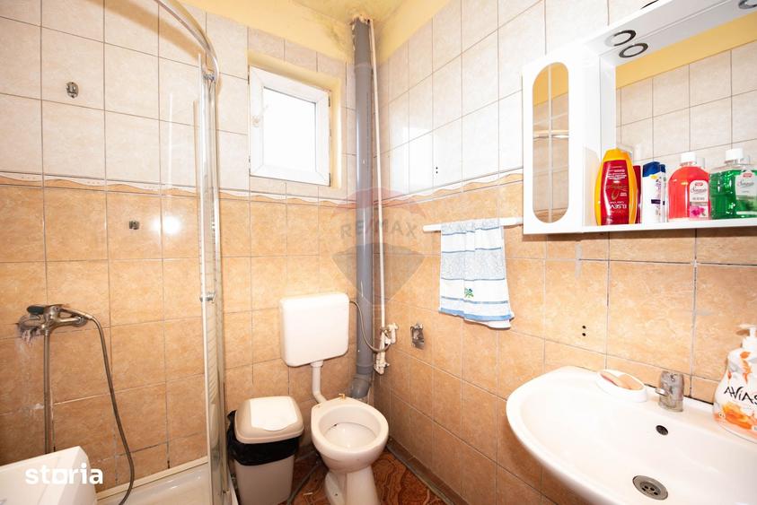 Casă cu 7 camere cu Teren 466 Mp în Central