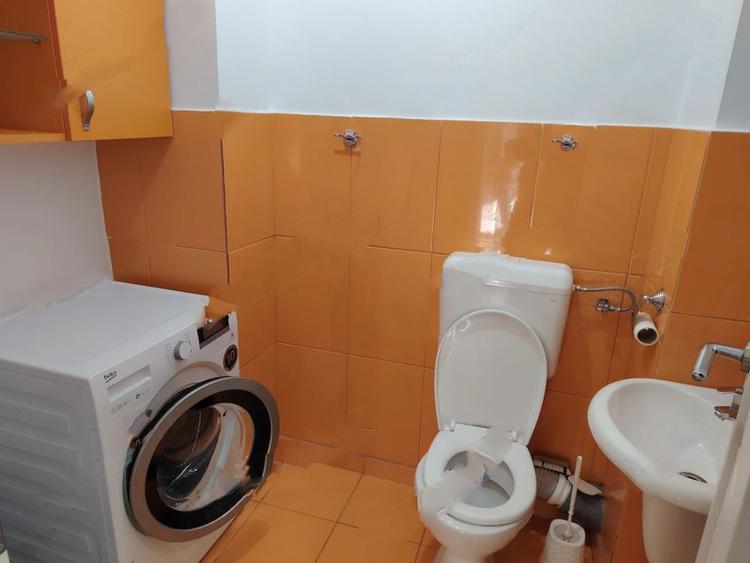 Apartament cu 3 camere semidecomandat, mobilat în Titan