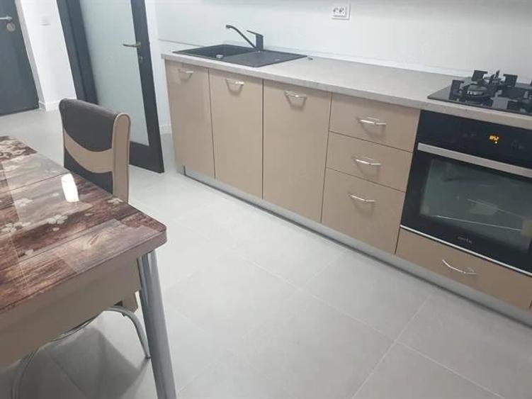 Apartament cu 3 camere decomandat în Frații Golești