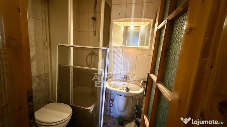 Apartament cu 3 camere decomandat în Central