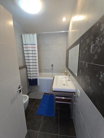 Apartament cu 4 camere decomandat, mobilat în Central
