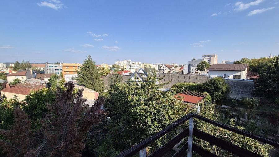 Casă cu 4 camere cu Teren 381 Mp în Central