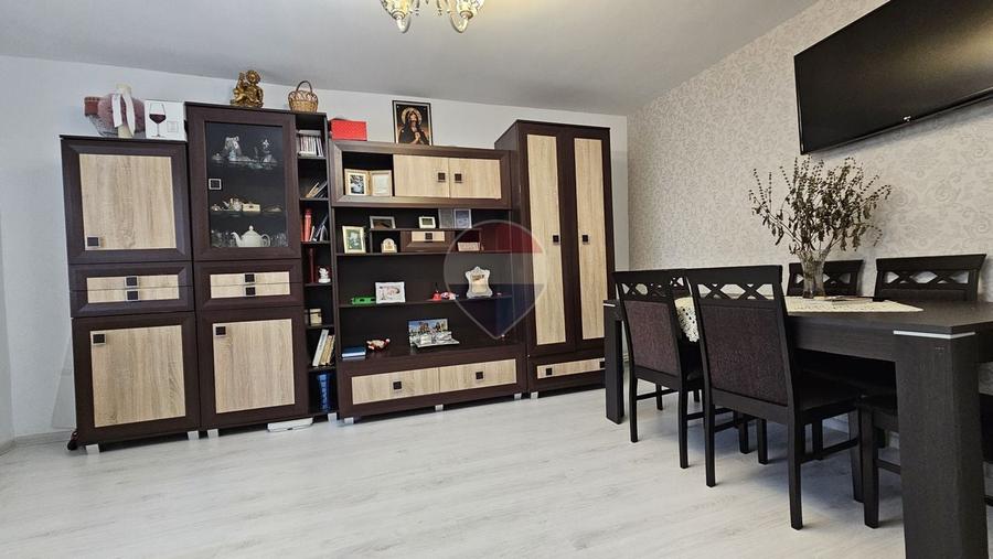 Apartament cu 3 camere semidecomandat, mobilat în Burdujeni