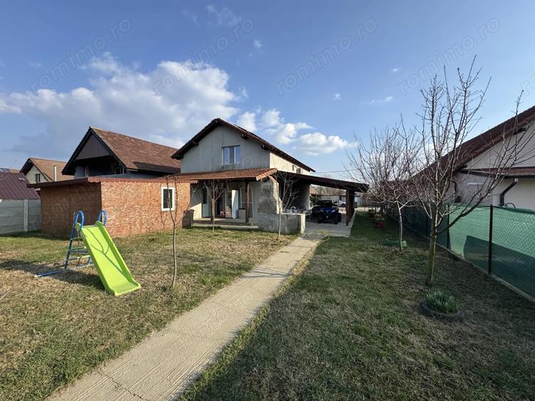 Casă cu 4 camere cu Teren 500 Mp în Sânmihaiu Român