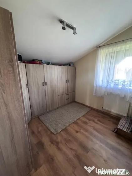 Casă cu 7 camere cu Teren 2500 Mp în Siret