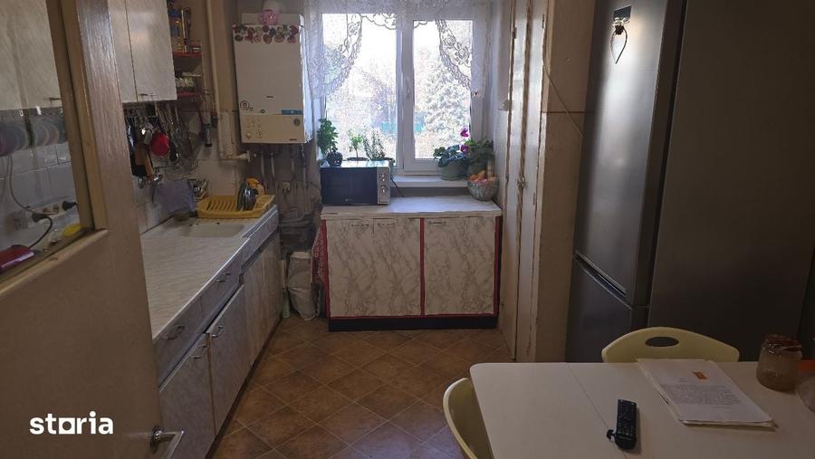 Apartament cu 3 camere decomandat în Central