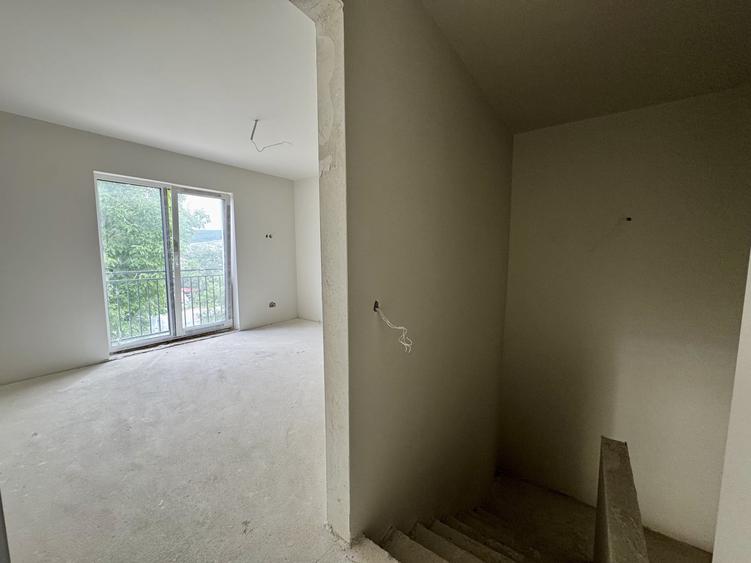 Duplex cu 4 camere cu Canalizare în Chinteni