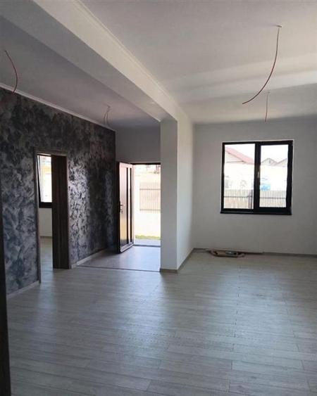 Casă individuală cu 4 camere cu Teren 440 Mp în Valea Adâncă