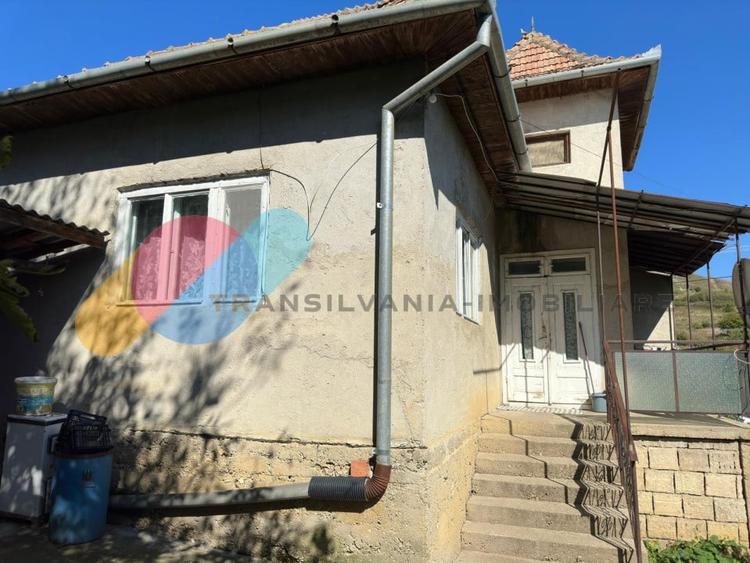 Casă individuală cu 4 camere cu Canalizare în Jucu de Sus