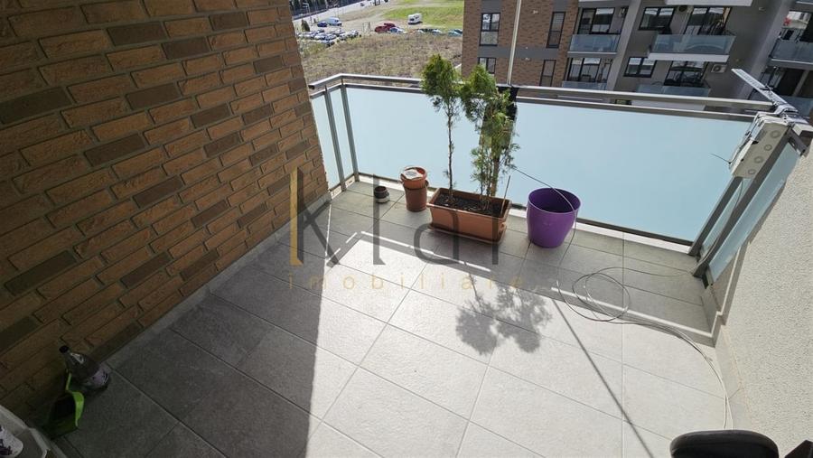 Apartament cu 3 camere semidecomandat, mobilat în Bună Ziua