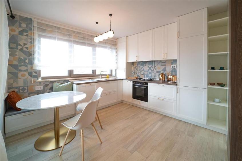 Apartament cu 3 camere decomandat, mobilat în Ultracentral